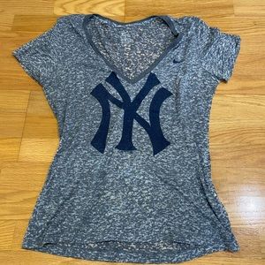 Yankees tshirt